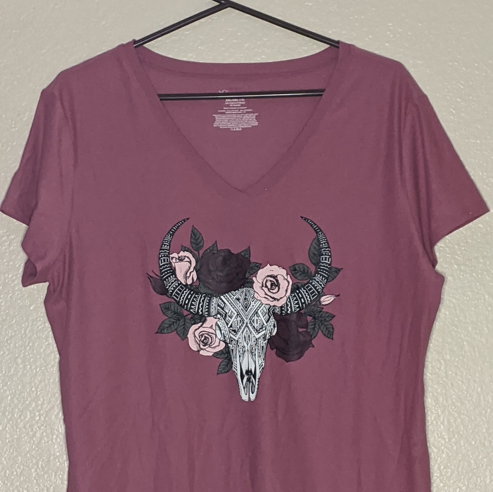 Pink short sleeve shirt w/bull surrounded by roses